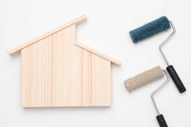 外壁用塗料を選ぶ前に知っておくべき 水性 と 油性 の違いを解説 プロヌリ 外壁 屋根塗装業者を見積り比較