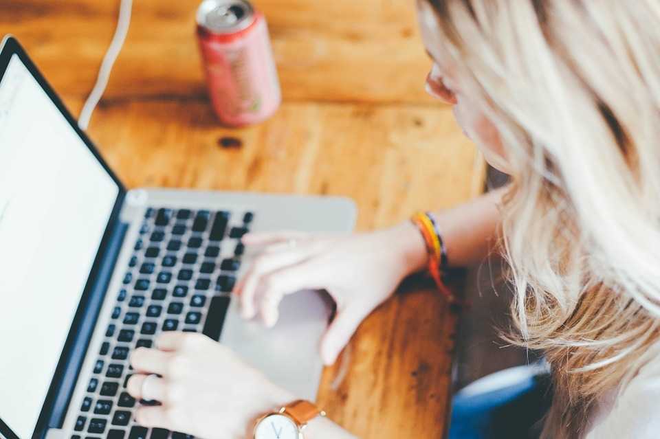 クラウドソーシングは稼げる上に時間も自由