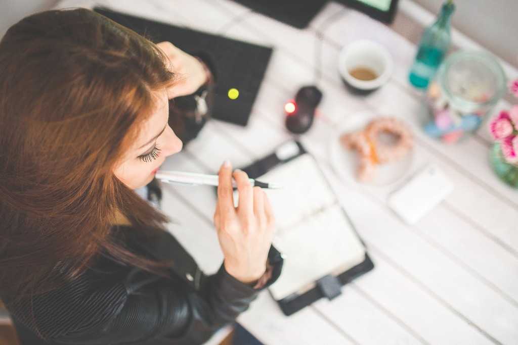 主婦におすすめの副業9選!向き不向きや単価アップのコツを解説