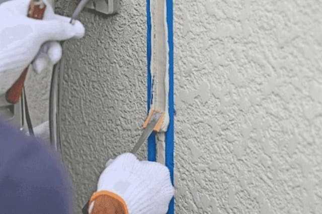 外壁のクラック補修が必要な理由や手順とは かかる費用や基礎知識も解説 プロヌリ 外壁 屋根塗装業者を見積り比較